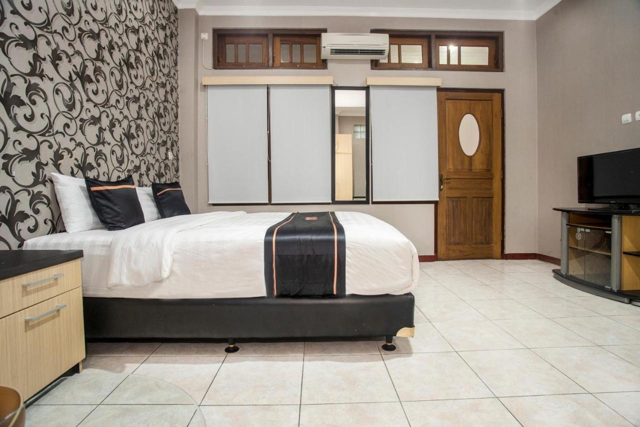 Hotel Oyo 2469 Sutomo